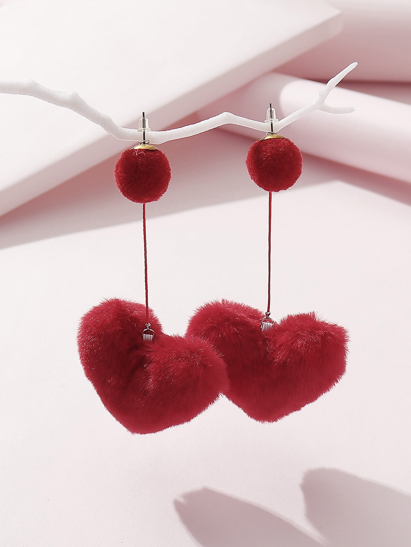 1 Pair Simple Style Heart Shape Synthetic Fibre Drop Earrings display picture 2