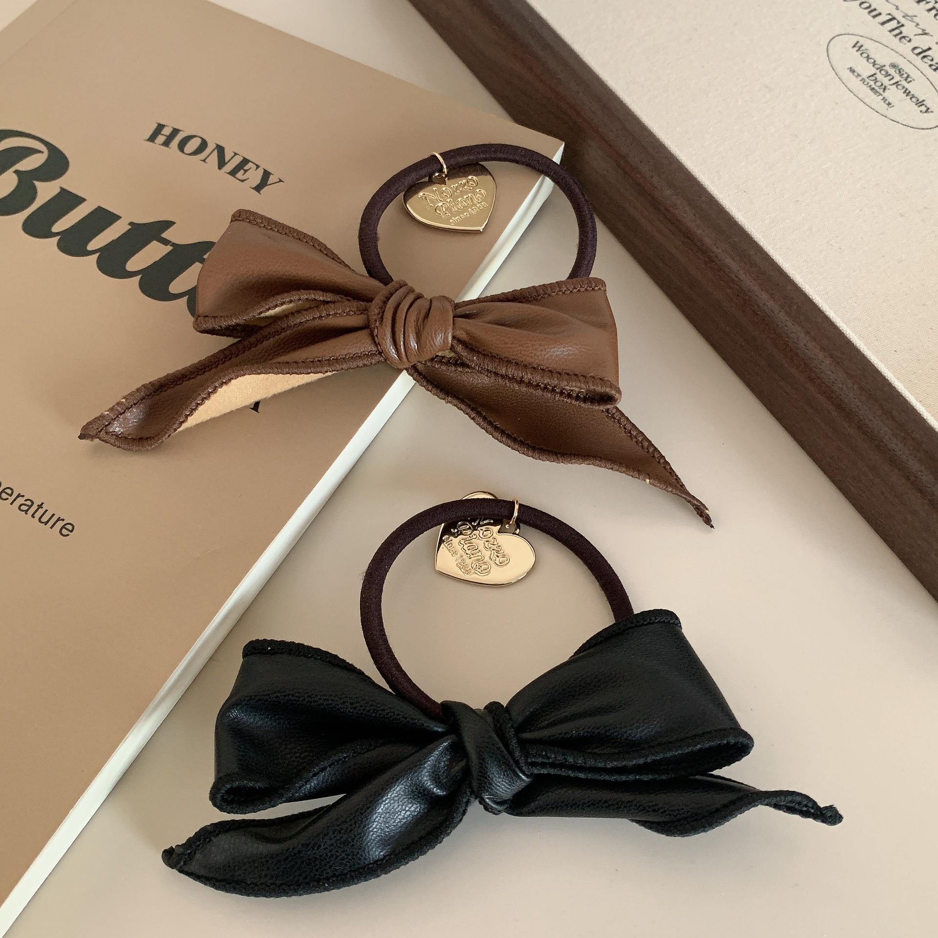 Vintage Style Bow Knot Pu Leather Hair Tie display picture 4