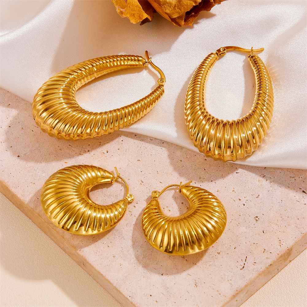 1 Pair Vintage Style Solid Color Plating Stainless Steel 18K Gold Plated Hoop Earrings display picture 1