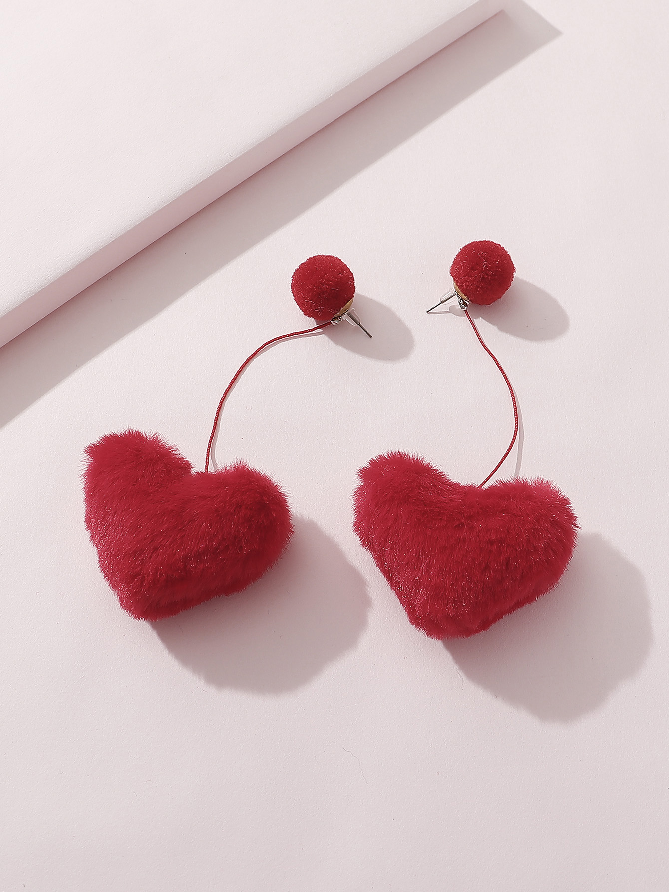 1 Pair Simple Style Heart Shape Synthetic Fibre Drop Earrings display picture 4