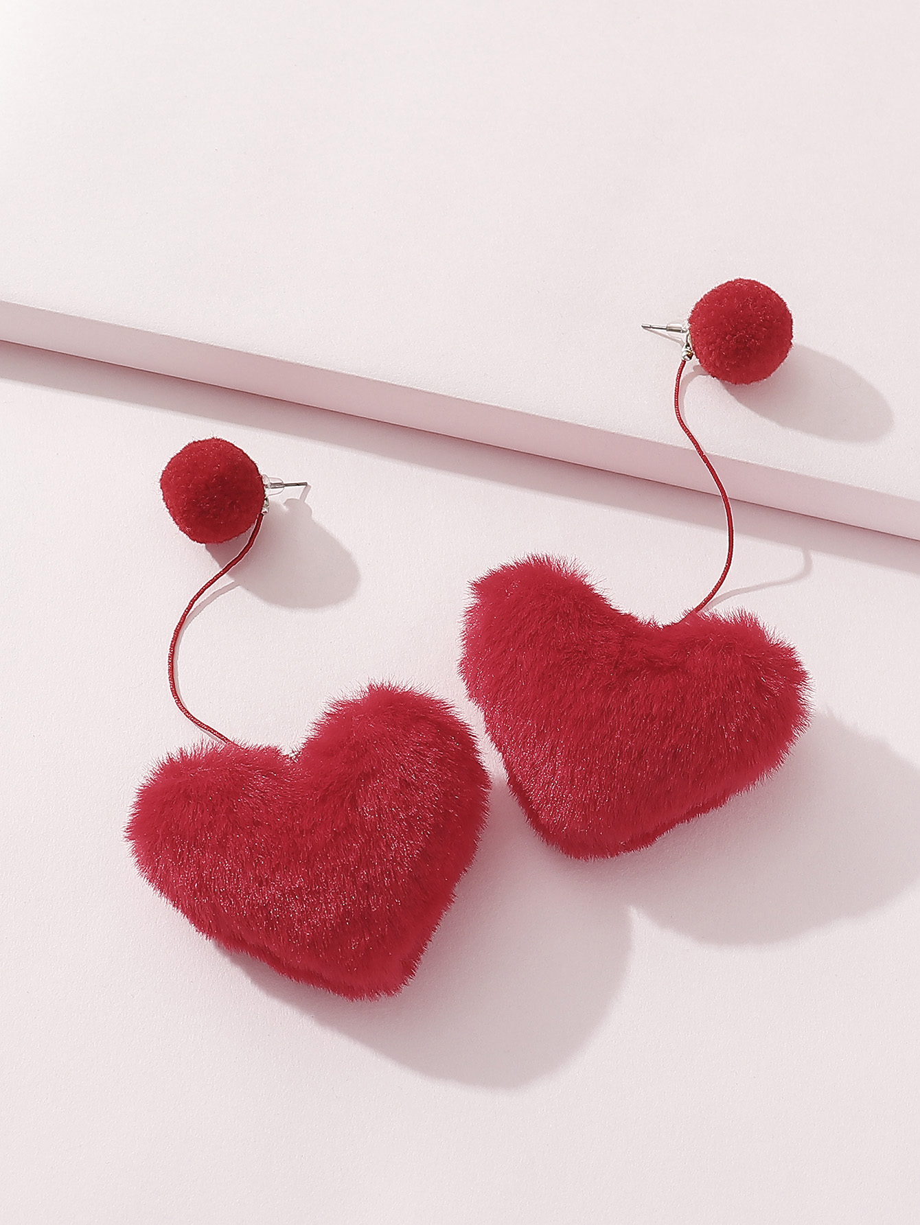 1 Pair Simple Style Heart Shape Synthetic Fibre Drop Earrings display picture 6