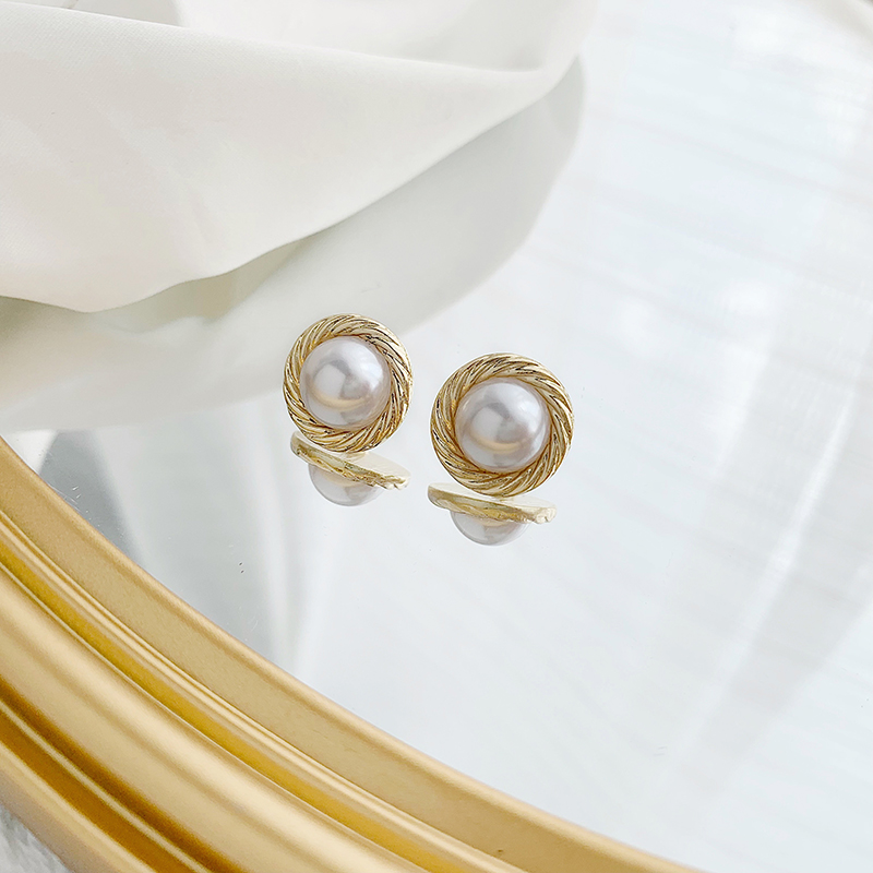 1 Pair Simple Style Classic Style Round Plating Inlay Alloy Artificial Pearls Gold Plated Ear Studs display picture 8