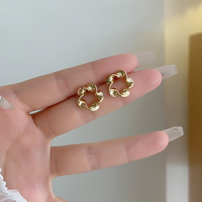 1 Pair Simple Style Classic Style Solid Color Plating Alloy Gold Plated Ear Studs display picture 1