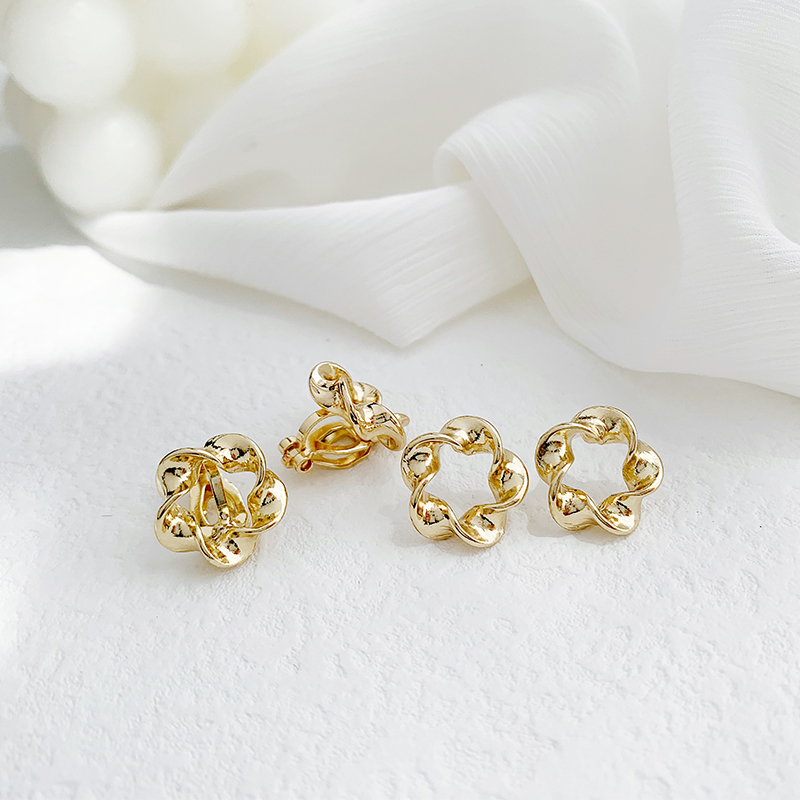 1 Pair Simple Style Classic Style Solid Color Plating Alloy Gold Plated Ear Studs display picture 7