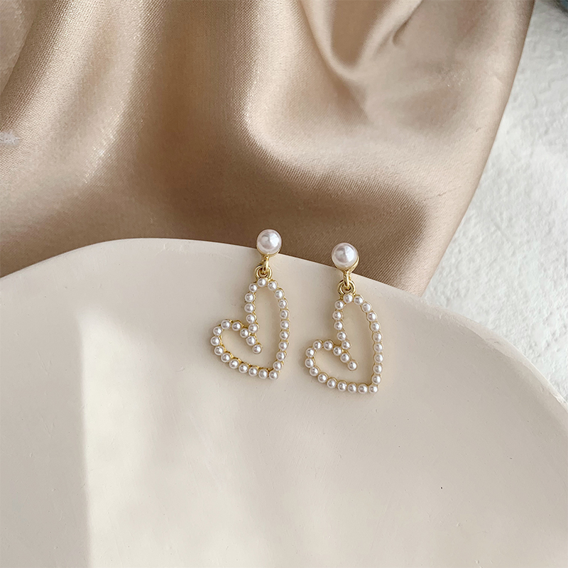 1 Paar Süss Einfacher Stil Herzform Überzug Legierung Künstliche Perlen Vergoldet Ohrclips Ohrstecker display picture 1