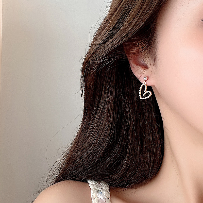 1 Pair Sweet Simple Style Heart Shape Plating Alloy Artificial Pearls Gold Plated Ear Cuffs Ear Studs display picture 3