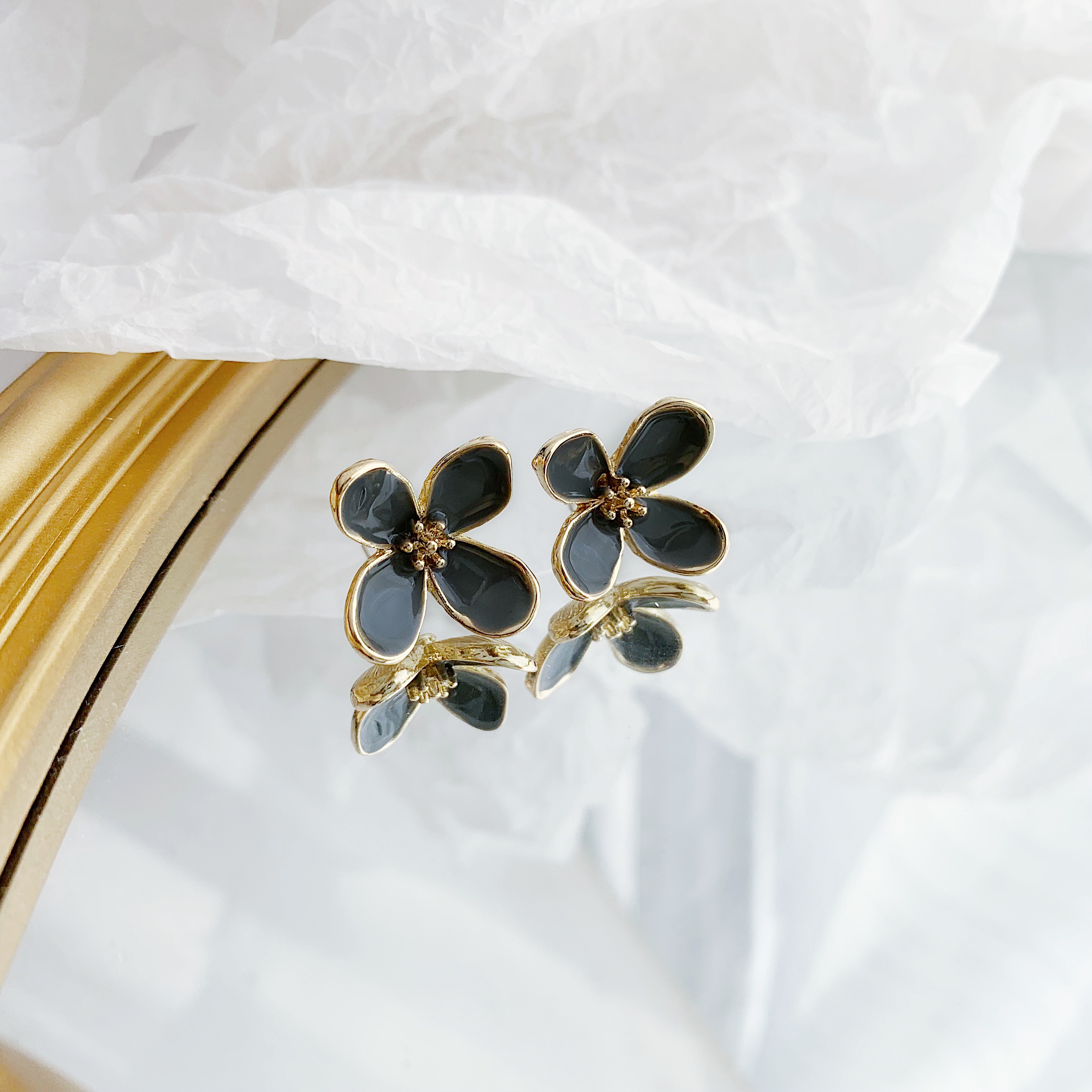 1 Pair Elegant Flower Alloy Gold Plated Ear Studs display picture 2