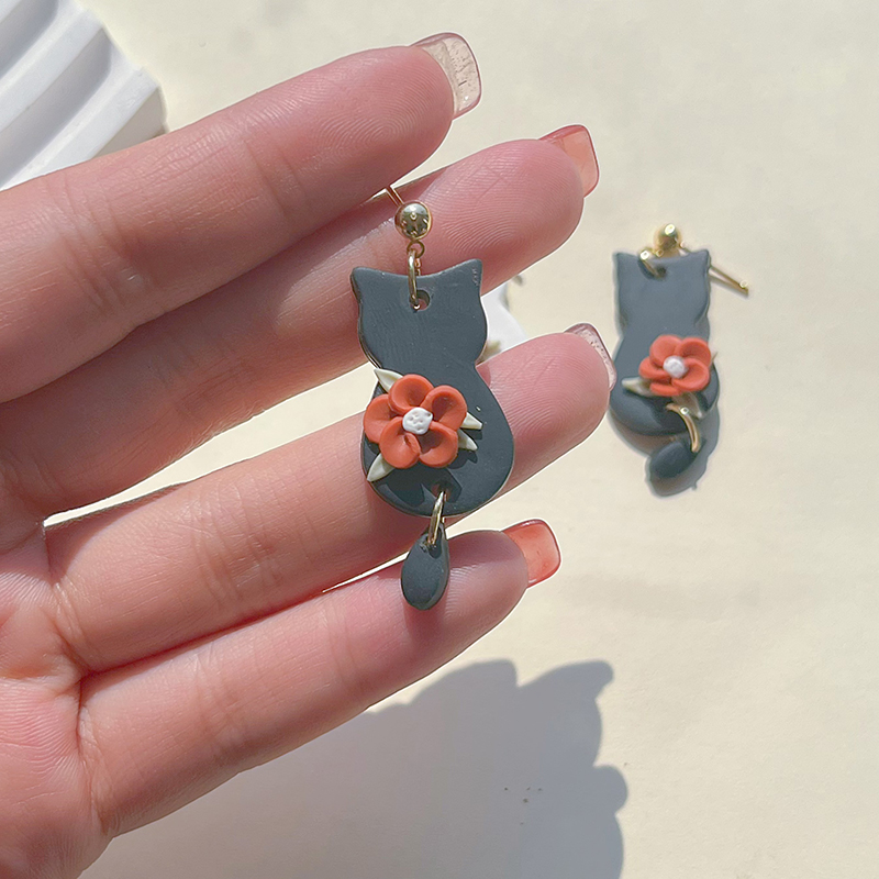 1 Pair Cute Sweet Cat Flower Asymmetrical Irregular Alloy Soft Clay 14k Gold Plated Dangling Earrings display picture 3