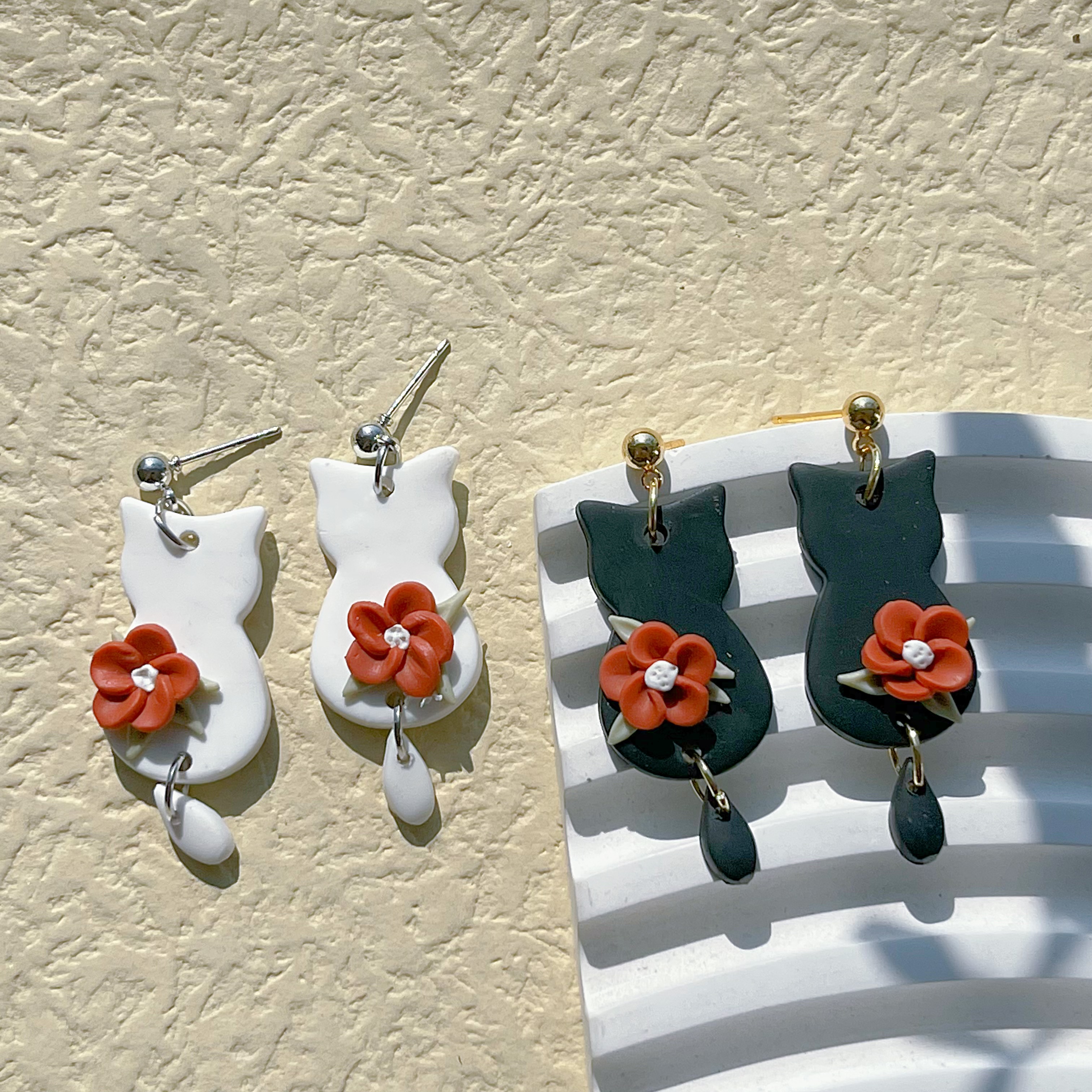 1 Pair Cute Sweet Cat Flower Asymmetrical Irregular Alloy Soft Clay 14k Gold Plated Dangling Earrings display picture 1
