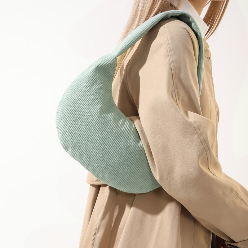 Women's Velvet Cloth Solid Color Vintage Style Dumpling Shape Zipper Underarm Bag display picture 6