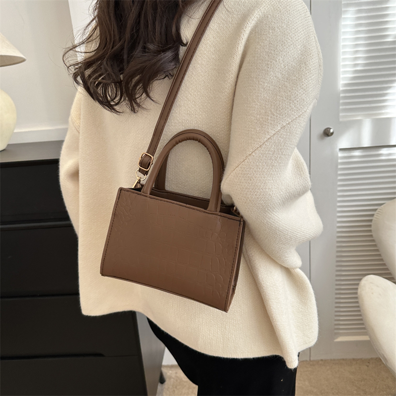 Women's Pu Leather Solid Color Vintage Style Square Zipper Handbag display picture 2