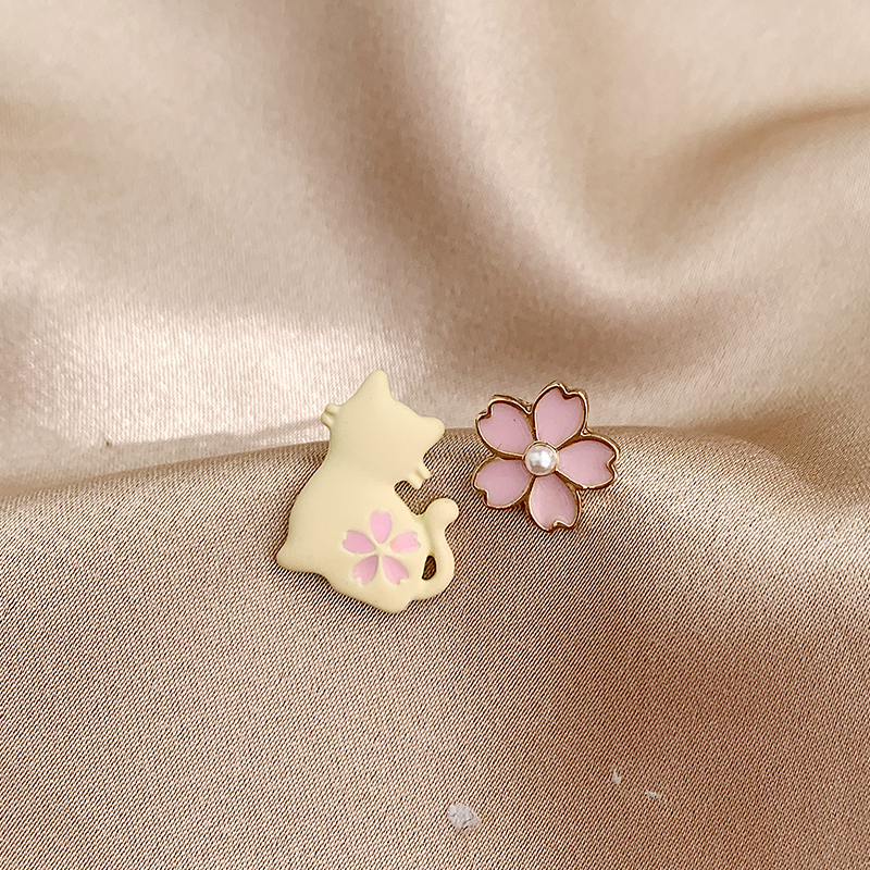 1 Pair Elegant Lady Cat Flower Alloy Gold Plated Ear Studs display picture 5