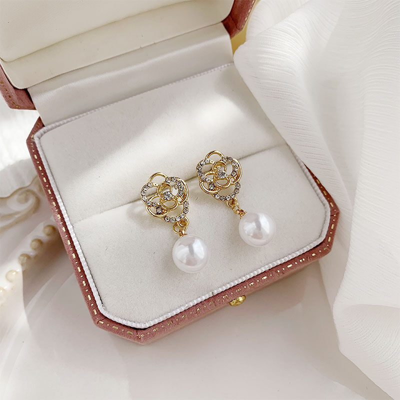 1 Pair Elegant Korean Style Flower Inlay Imitation Pearl Alloy Artificial Rhinestones Gold Plated Drop Earrings display picture 2