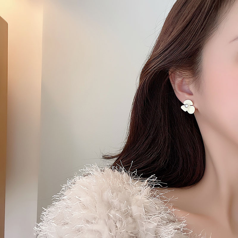 1 Pair Elegant Flower Inlay Alloy Artificial Pearls Ear Studs display picture 4