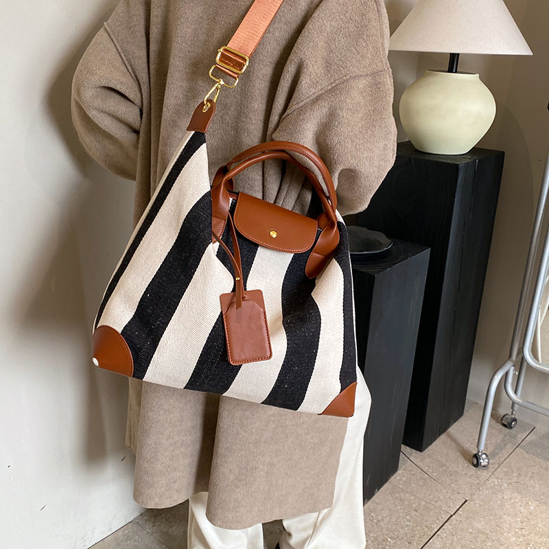 Women's Pu Leather Canvas Color Block Punk Classic Style Streetwear Sewing Thread Square Zipper Flip Cover Handbag display picture 1