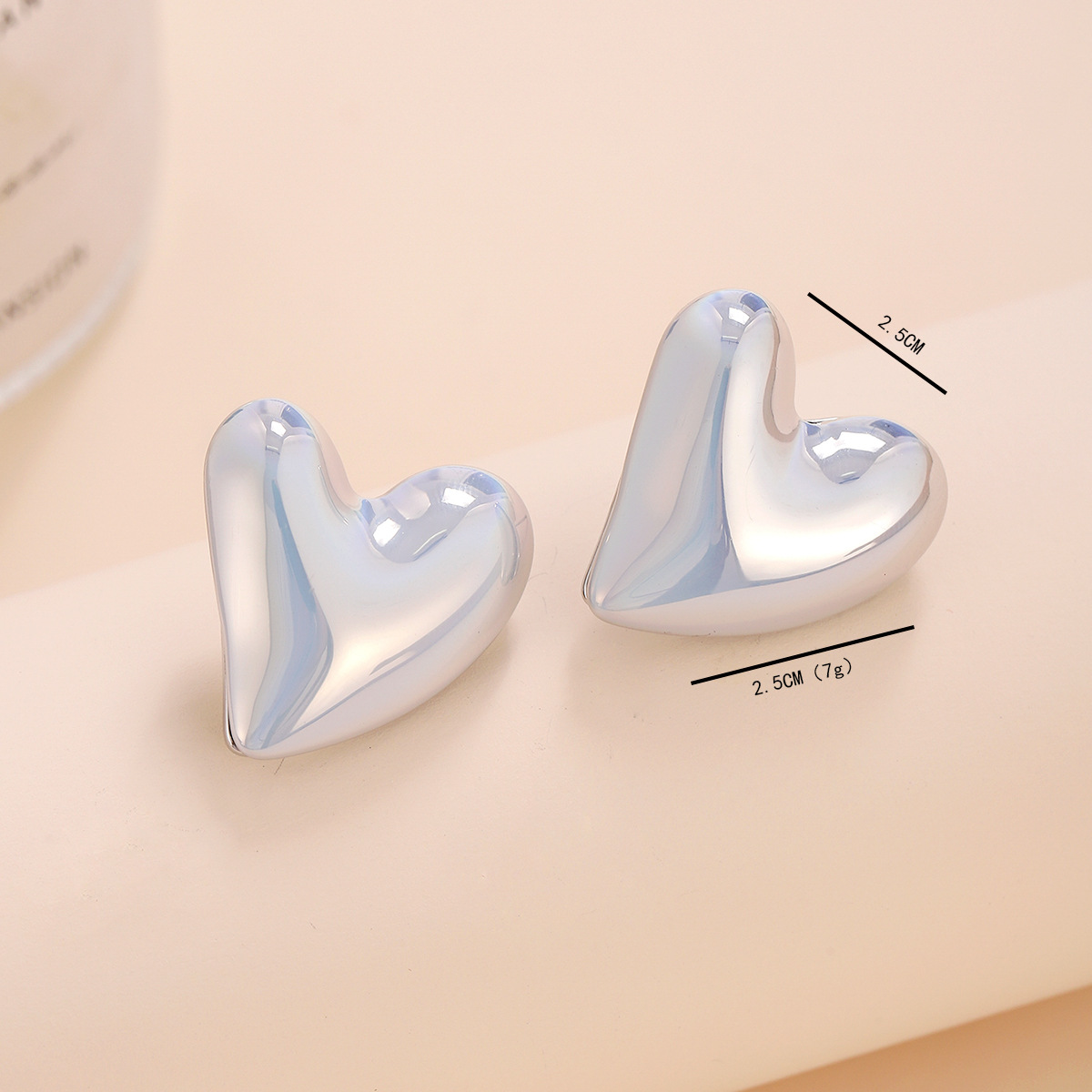 1 Pair Simple Style Heart Shape Stamping Resin Ear Studs display picture 1