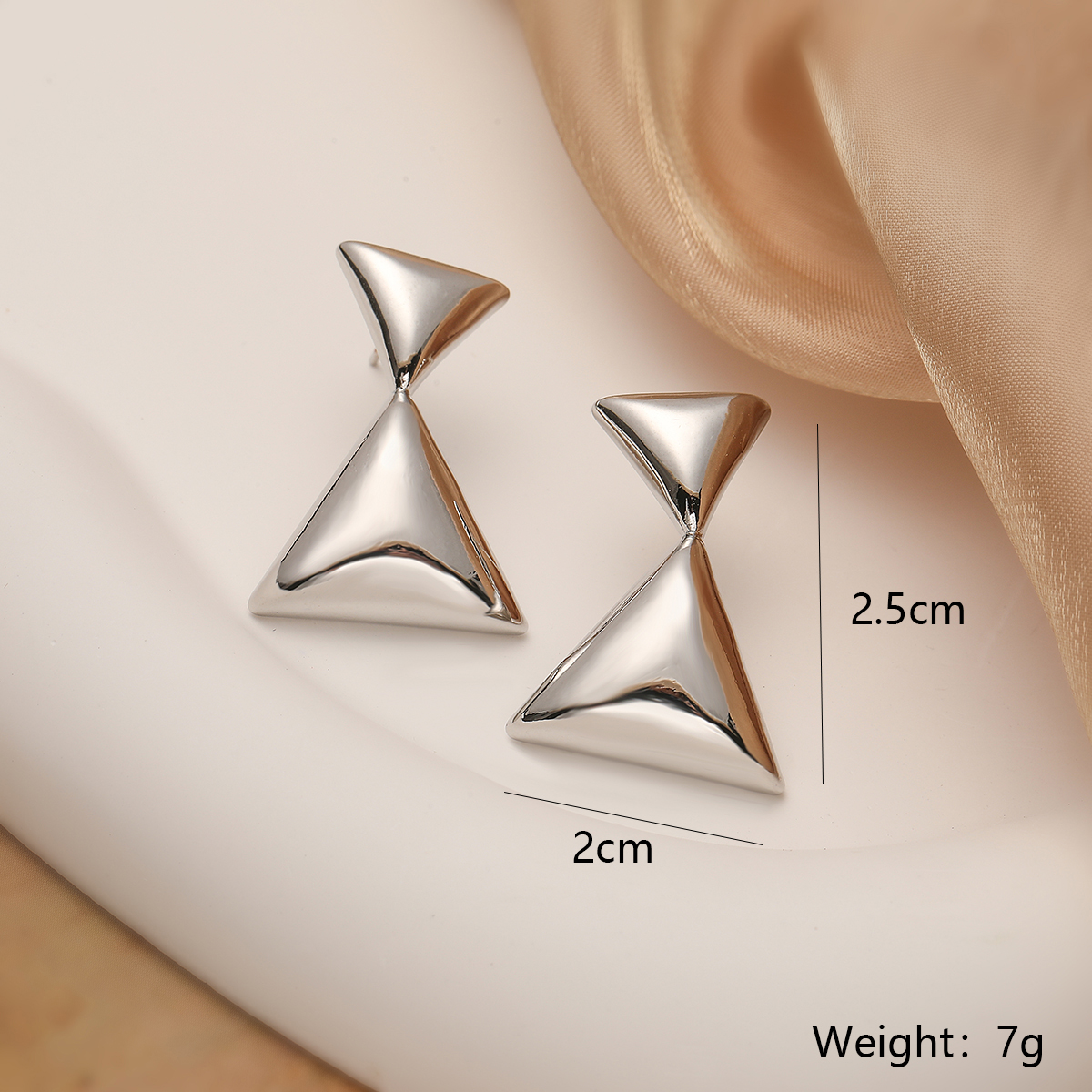 1 Pair Simple Style Triangle Geometric Oval Plating Copper 18k Gold Plated Drop Earrings display picture 2