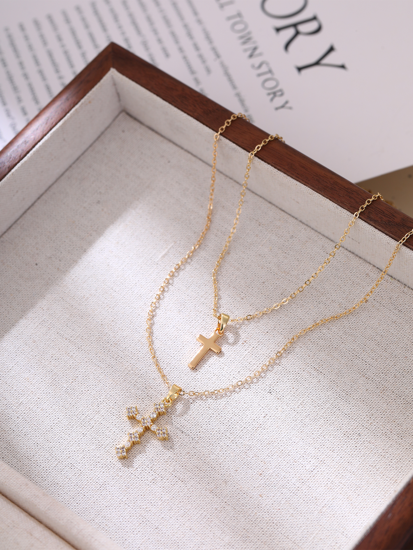 Elegant Streetwear Cross Copper Inlay Zircon Pendant Necklace display picture 3