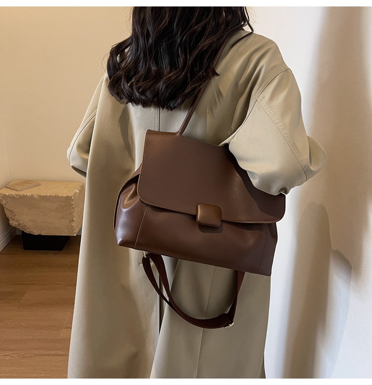 Femmes Faux Cuir Couleur Unie Vêtement De Rue Carré Boucle Magnétique Sac D'épaule display picture 9