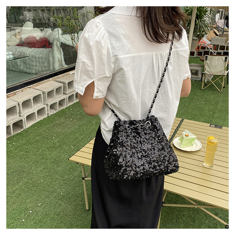 Women's Special Material Sequins Vintage Style Bucket String Bucket Bag display picture 5