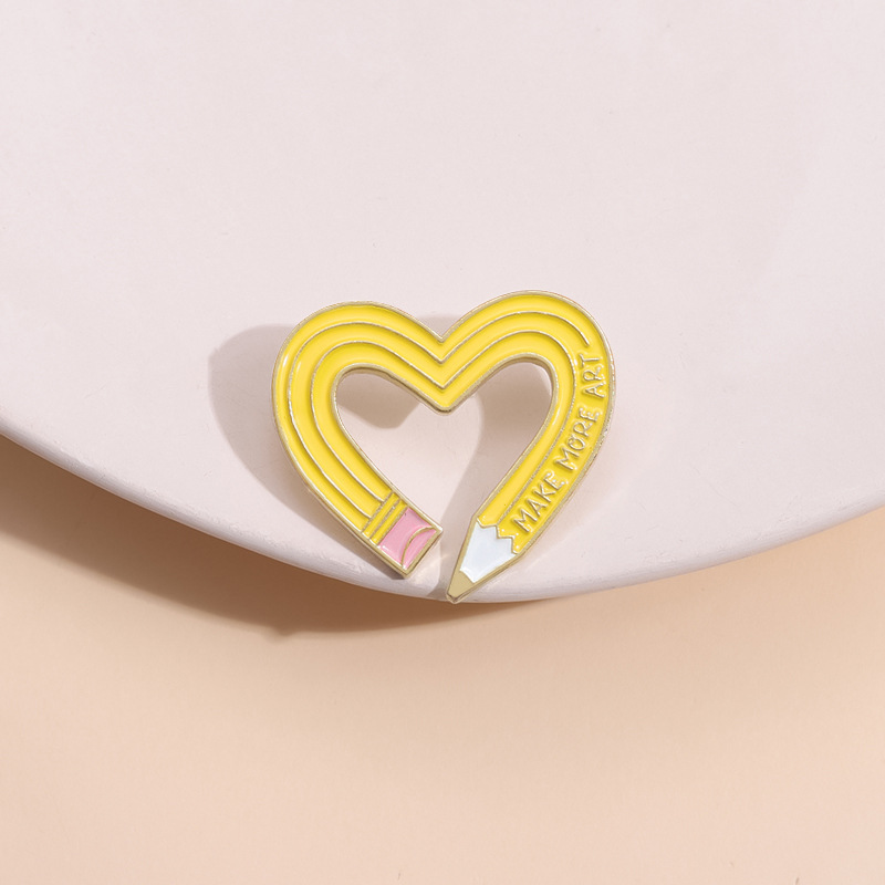 Simple Style Heart Shape Alloy Plating Unisex Brooches display picture 5