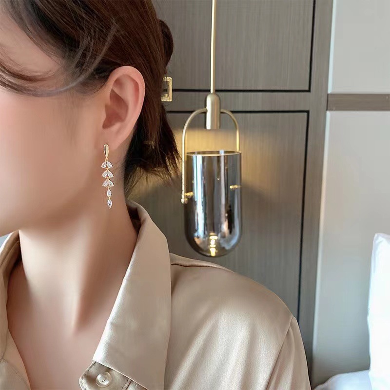 1 Pair Simple Style Classic Style Korean Style Solid Color Alloy Drop Earrings display picture 4