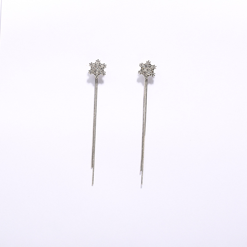 1 Pair Simple Style Classic Style Round Star Snowflake Inlay Alloy Rhinestones Drop Earrings display picture 1