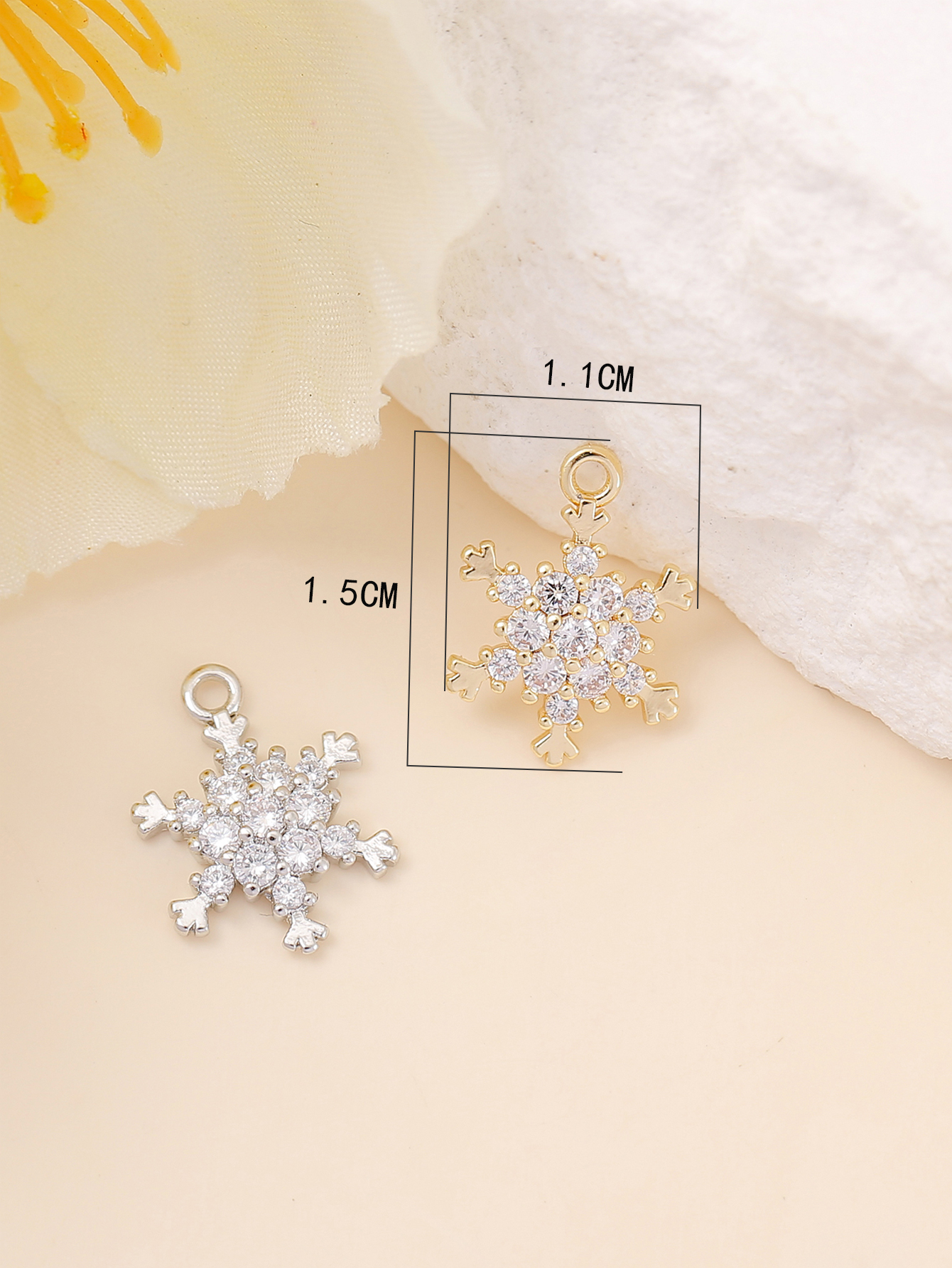 Style Simple Style Classique Flocon De Neige Le Cuivre Placage Incruster Diamant Artificiel Plaqué Or 18k Or Blanc Plaqué Bijoux Accessoires display picture 3