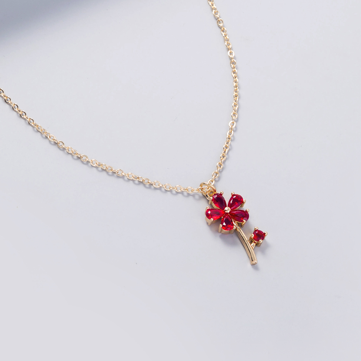 Elegant Dame Blume Kupfer Inlay Zirkon Halskette Mit Anhänger display picture 1