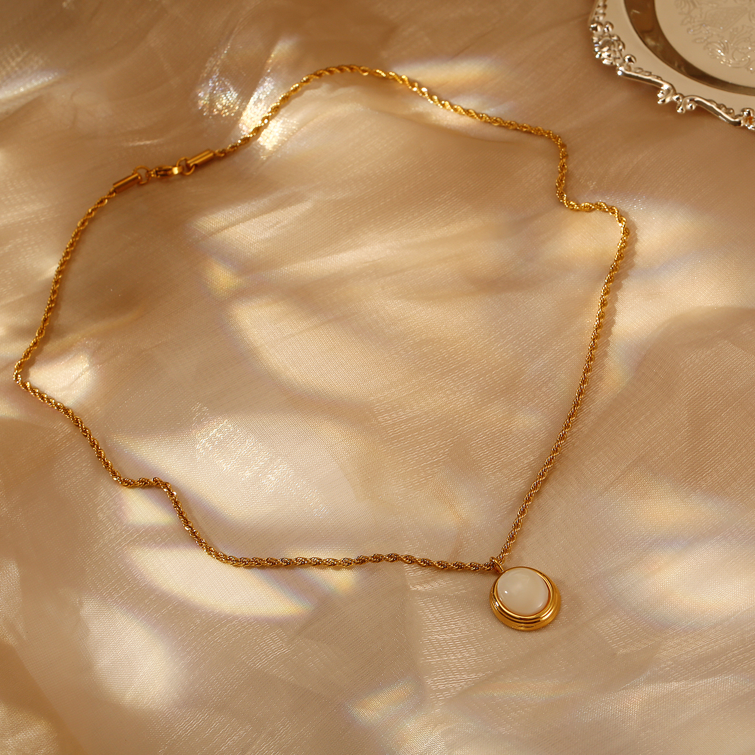 Acero Inoxidable 304 Chapados en oro de 18k Elegante Estilo Francés Enchapado Embutido Oval Piedra Natural Collar Colgante display picture 2