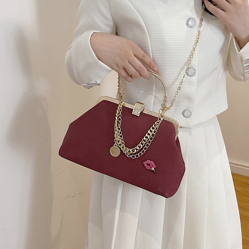 Women's Pu Leather Solid Color Classic Style Sewing Thread Chain Lock Clasp Evening Bag display picture 10