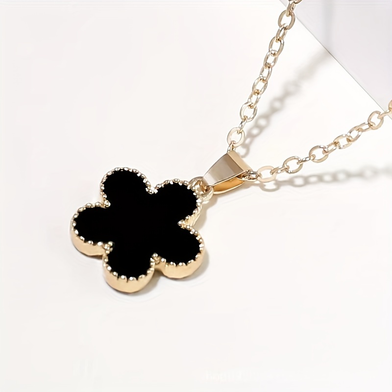 Stainless Steel Gold Plated Retro Plating Inlay Flower Shell Pendant Necklace display picture 2