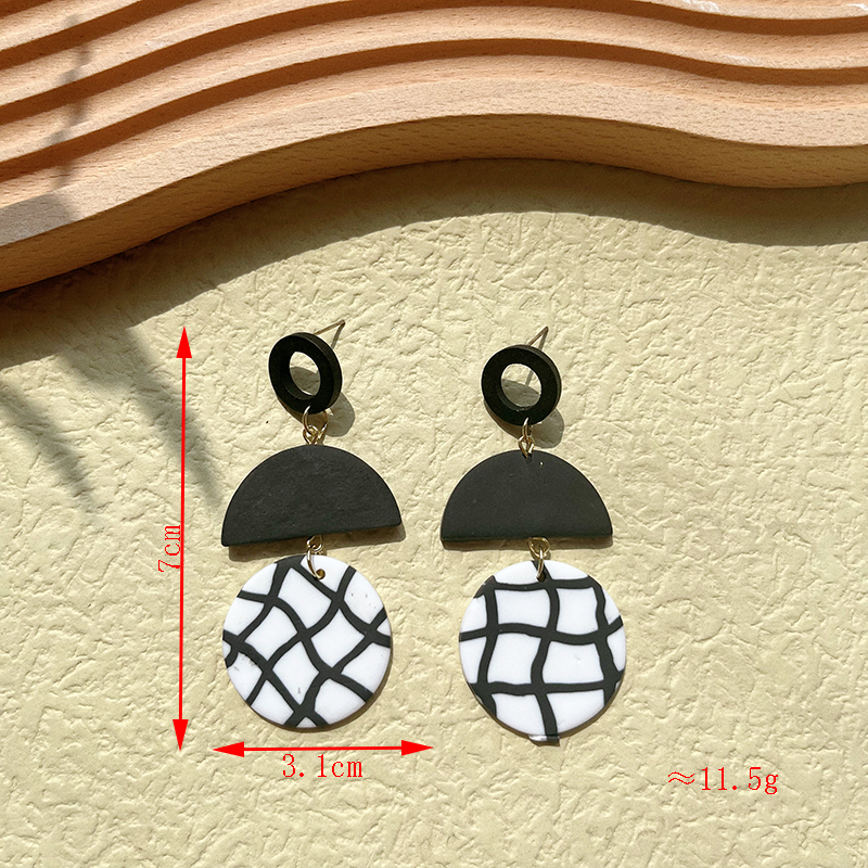 1 Pair Retro Classic Style Round Dots Lattice Arylic Soft Clay Drop Earrings display picture 5