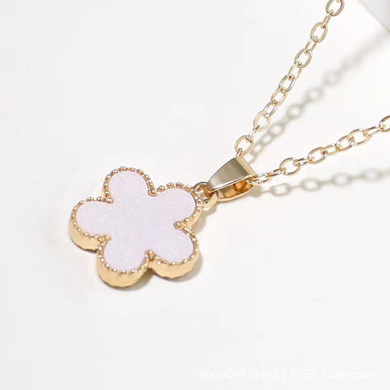 Stainless Steel Gold Plated Retro Plating Inlay Flower Shell Pendant Necklace display picture 5