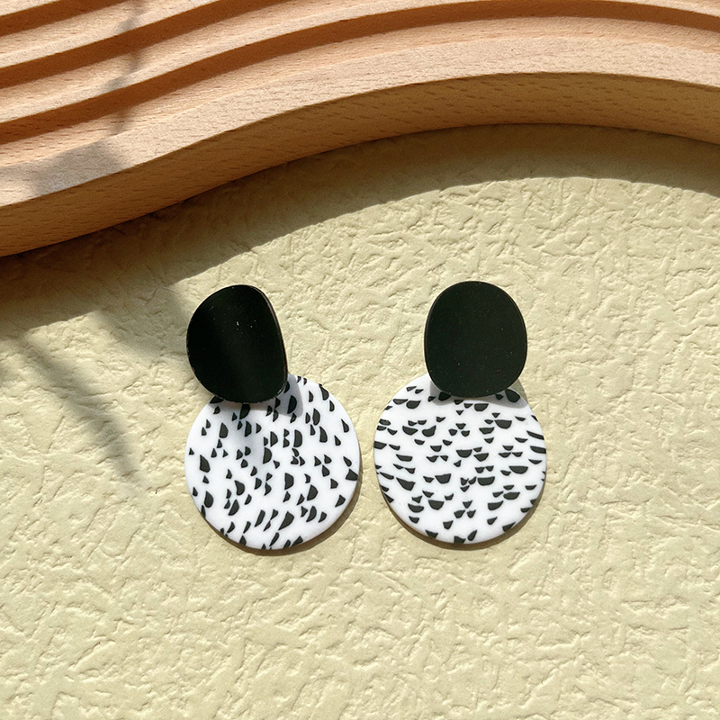 1 Pair Retro Classic Style Round Dots Lattice Arylic Soft Clay Drop Earrings display picture 8