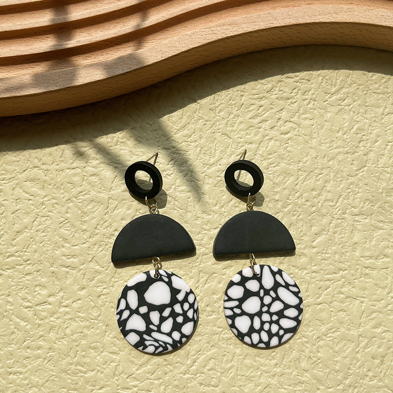 1 Pair Retro Classic Style Round Dots Lattice Arylic Soft Clay Drop Earrings display picture 13