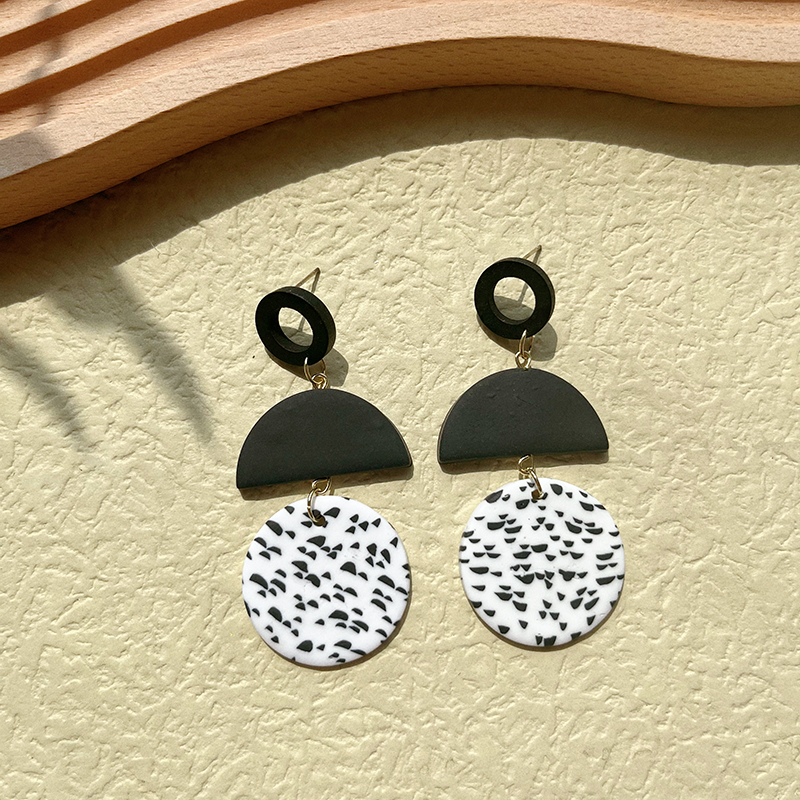 1 Pair Retro Classic Style Round Dots Lattice Arylic Soft Clay Drop Earrings display picture 11