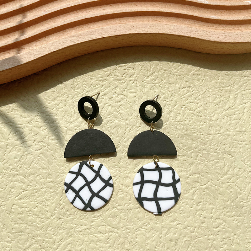 1 Pair Retro Classic Style Round Dots Lattice Arylic Soft Clay Drop Earrings display picture 12