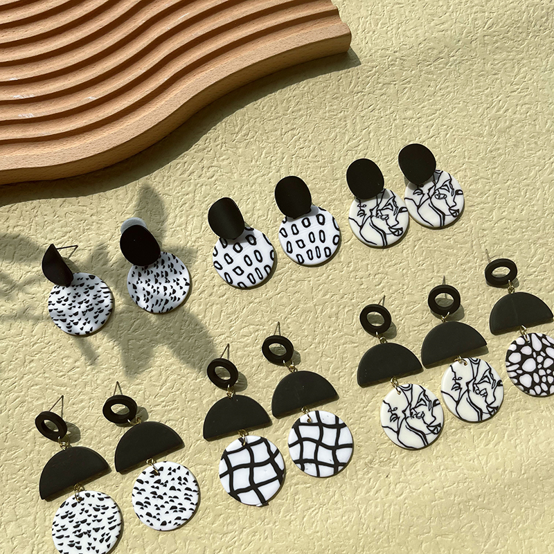1 Pair Retro Classic Style Round Dots Lattice Arylic Soft Clay Drop Earrings display picture 2