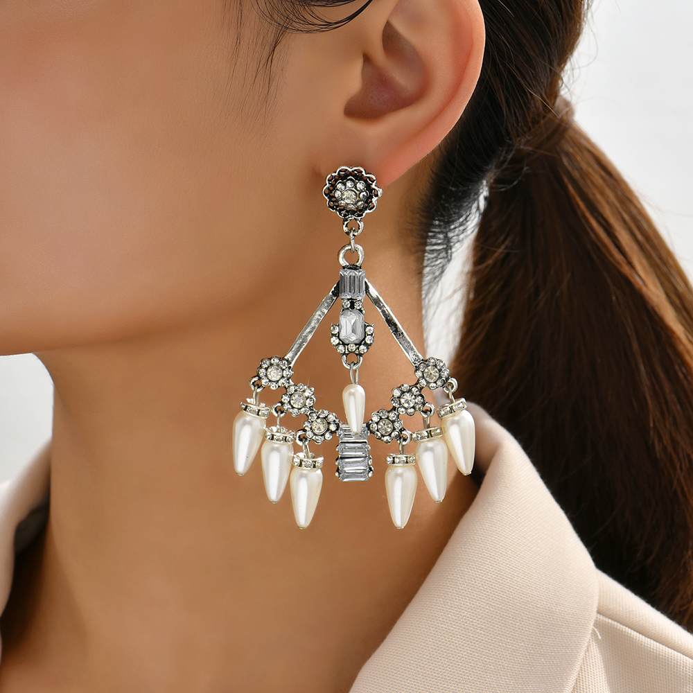 1 Pair Retro Exaggerated Baroque Style Geometric Plating Inlay Zinc Alloy Rhinestones Chandelier Earrings display picture 3