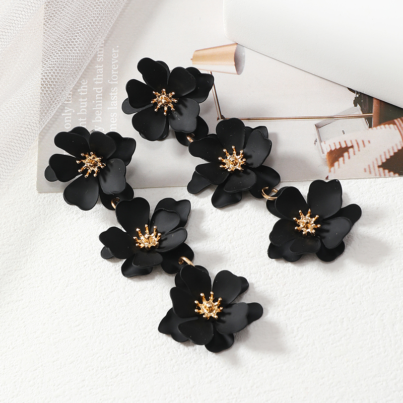 1 Pair Simple Style Classic Style Flower Plating Alloy Gold Plated Drop Earrings display picture 2