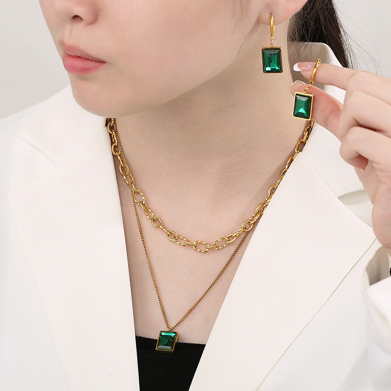 Titan Stahl 18 Karat Vergoldet Elegant Dame Inlay Geometrisch Zirkon Ohrringe Halskette display picture 2