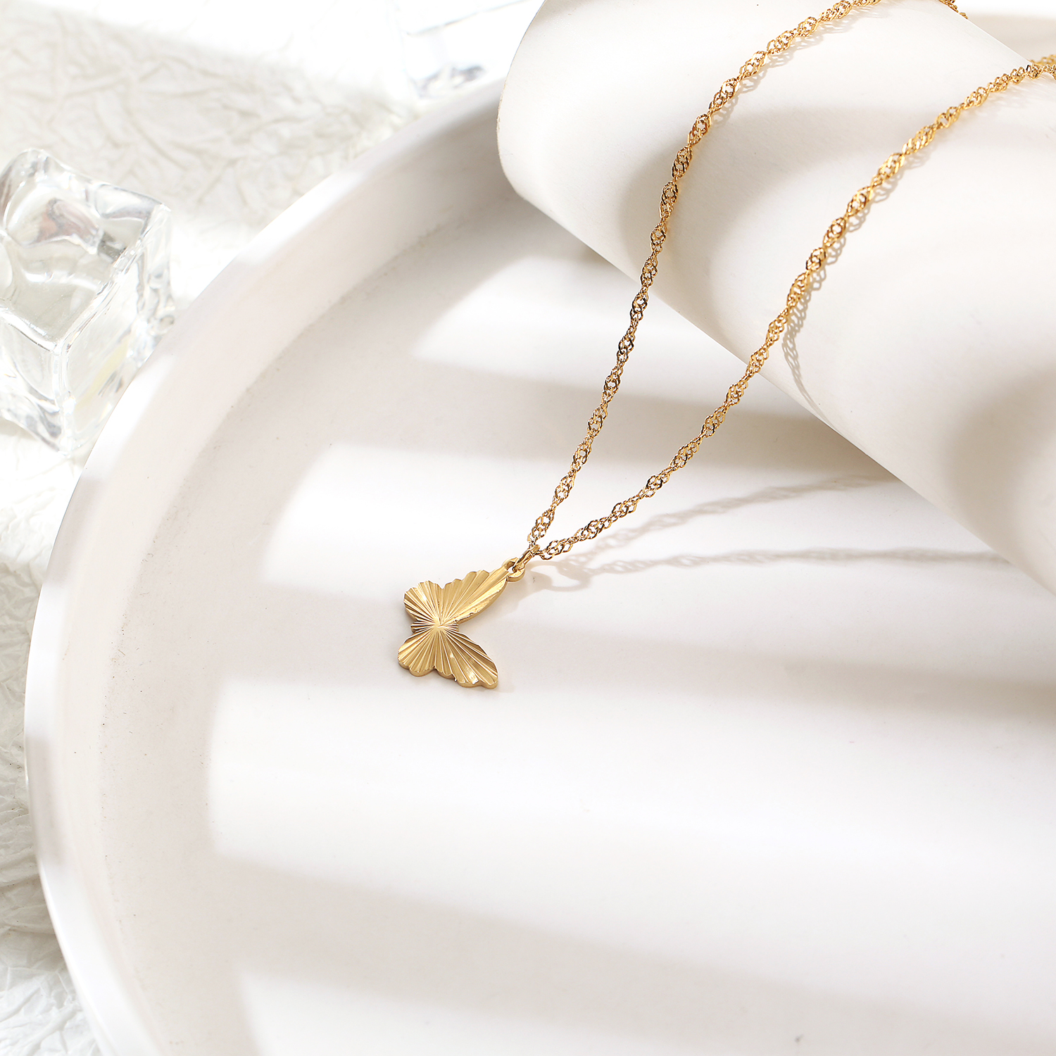 Edelstahl 304 18 Karat Vergoldet IG-Stil Süss Überzug Carving Herzform Halskette Mit Anhänger display picture 8