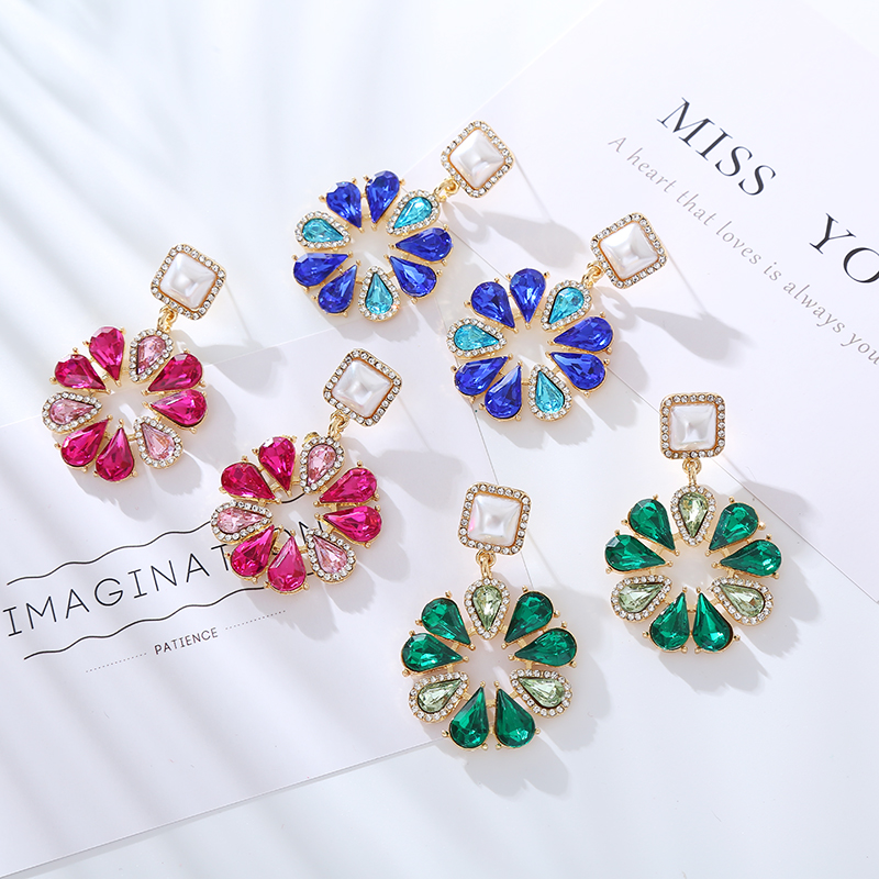 1 Pair Elegant Luxurious Flower Inlay Imitation Pearl Alloy Rhinestones Drop Earrings display picture 3