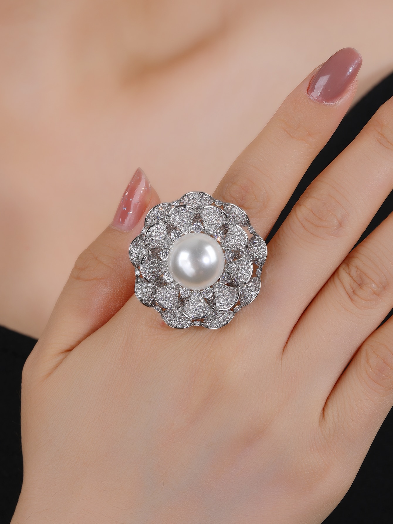 Elegant Lady Shiny Geometric Copper Plating Inlay Pearl Zircon White Gold Plated Rings display picture 3
