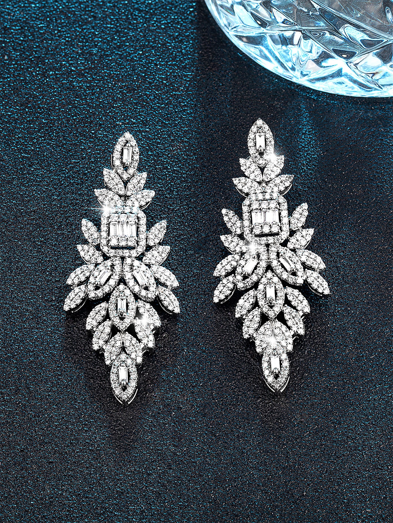 1 Pair Glam Luxurious Wedding Geometric Plating Inlay Brass Zircon White Gold Plated Drop Earrings display picture 4