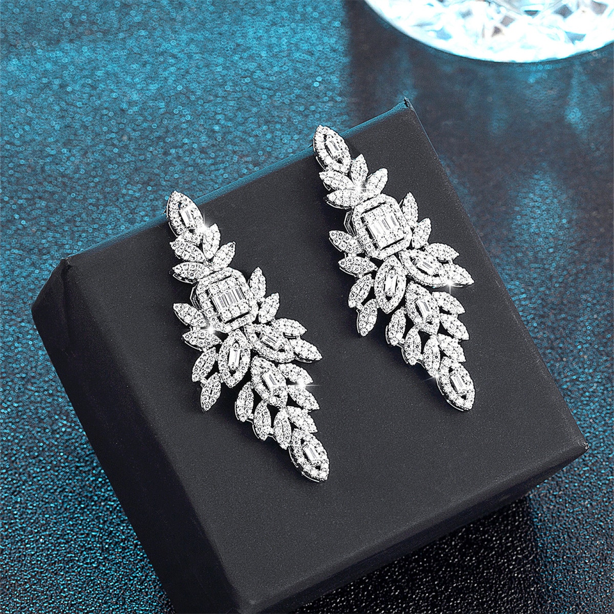 1 Pair Glam Luxurious Wedding Geometric Plating Inlay Brass Zircon White Gold Plated Drop Earrings display picture 7