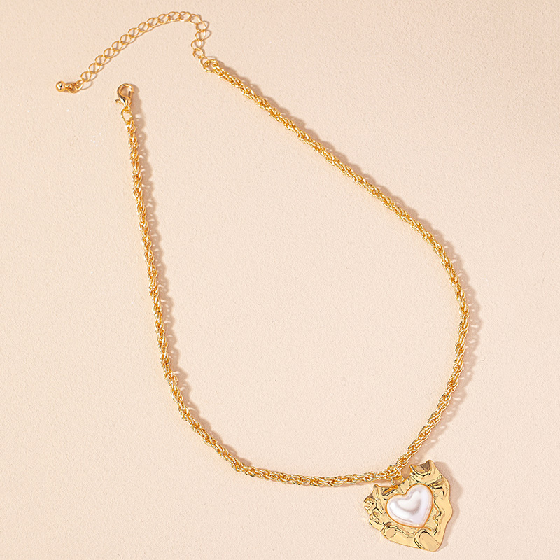 Retro Luxurious Commute Heart Shape Pearl Alloy Wholesale Pendant Necklace display picture 3