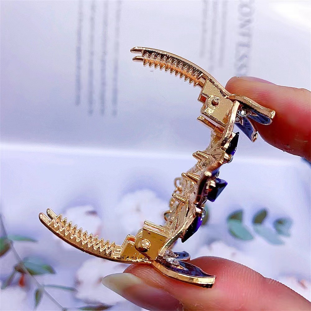Simple Style Butterfly Alloy Hollow Out Tassel Hair Clip display picture 7