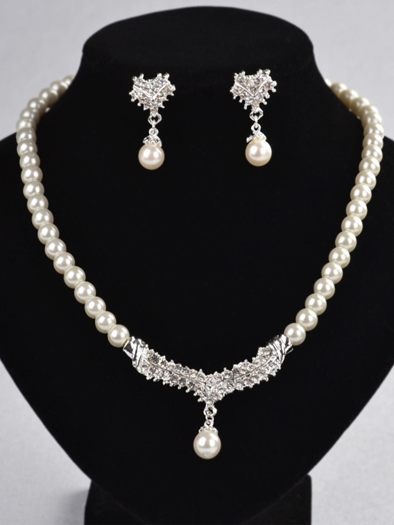 Simple Style Round Alloy Inlay Rhinestones Women's Jewelry Set display picture 2